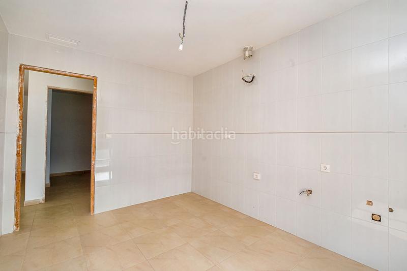 Foto d0a3ae41-fbd2-42d3-b237-8f45327679af. Édifice dans Castalla