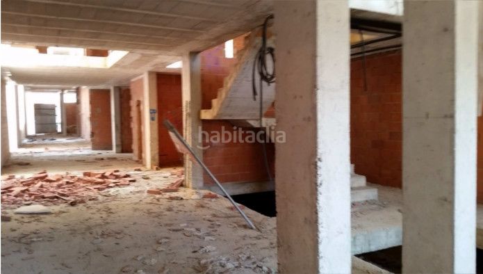 Foto d5c33619-4374-4164-b04a-26220bc8c274. Edifici a La Paz Villena