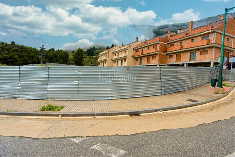 Foto 1e897ea2-ef6b-4ec4-a327-d6d7d9873aa0. Edifici a Zona Nord Alcoi