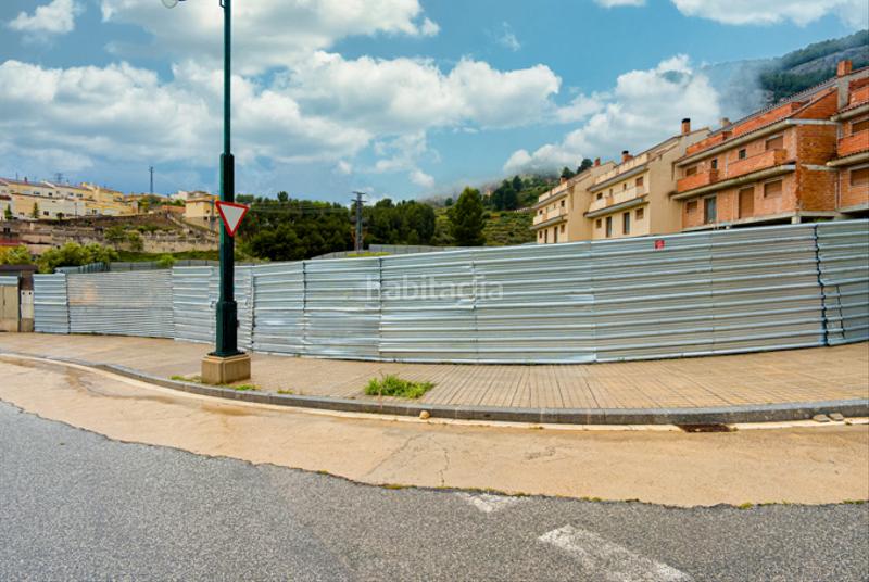 Foto 6f083cd2-9f15-4f68-87d9-e8d74a6e5eb0. Edifici a Zona Nord Alcoi