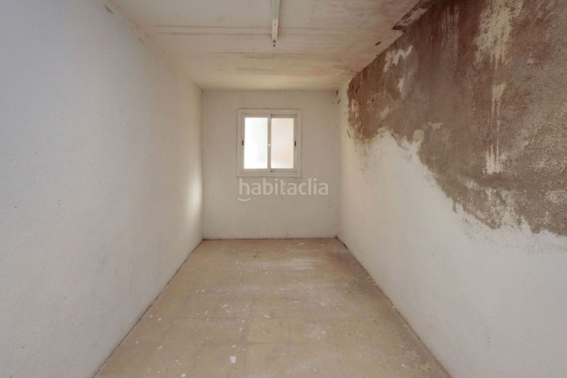Foto 1d64a03a-f92b-4a21-a315-a53f30a1c8c2. Local comercial a Raval Barcelona