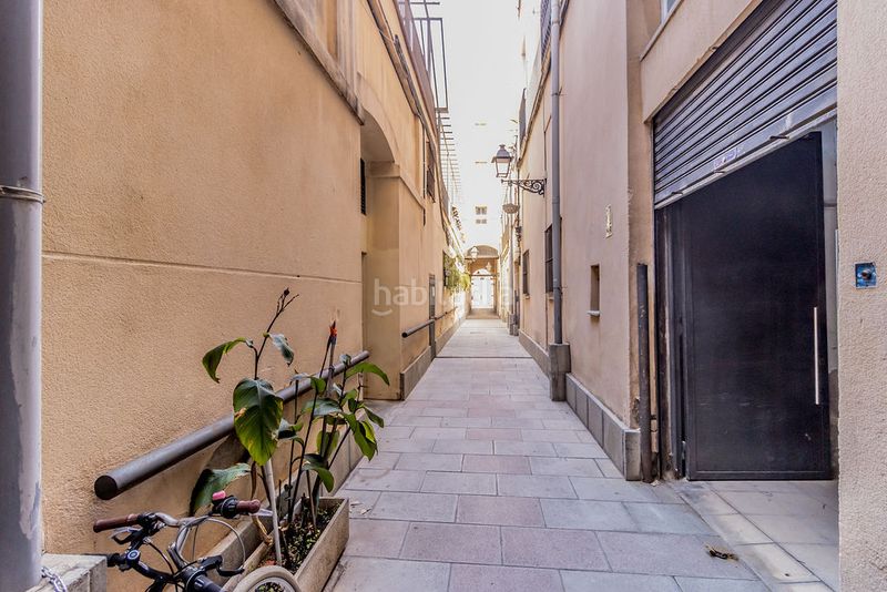 Foto 9bee24c2-cb42-421c-a82f-7b65933614b8. Local comercial a Raval Barcelona