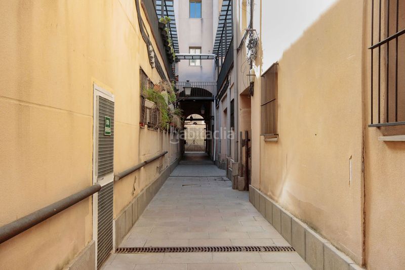 Foto c07a3947-75f3-496a-8d59-f4d7f2a5bcda. Local comercial a Raval Barcelona