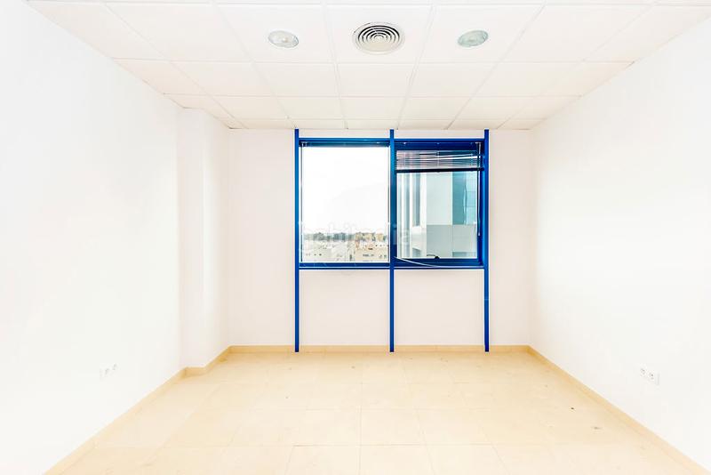 Foto bce3ad87-fb14-4a35-ac88-7506a7669403. Ufficio con parcheggio in San Jerónimo - La Bachillera Sevilla