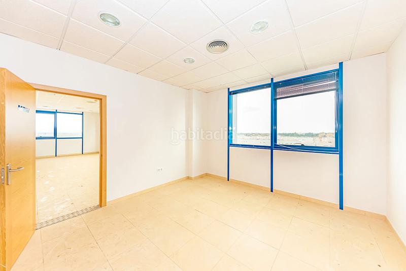 Foto 56d7f376-3184-4577-b247-bc573c2a5194. Büro mit parking in San Jerónimo - La Bachillera Sevilla