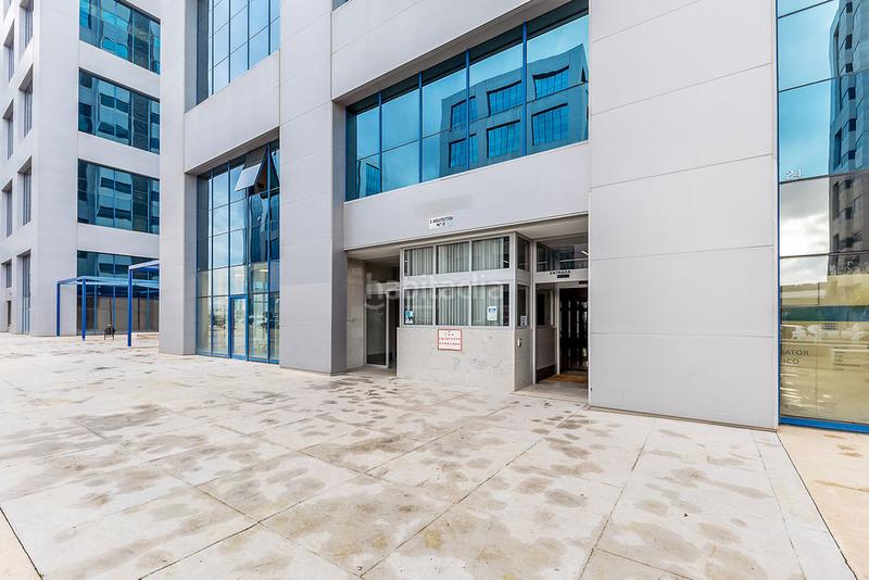 Foto 5c5f9688-b8f0-41a7-8d0d-0ece3d9959c3. Büro mit parking in San Jerónimo - La Bachillera Sevilla