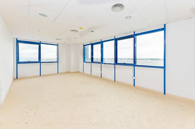 Foto bbe58352-58b7-44f1-b0ff-e469c0e994e5. Büro mit parking in San Jerónimo - La Bachillera Sevilla