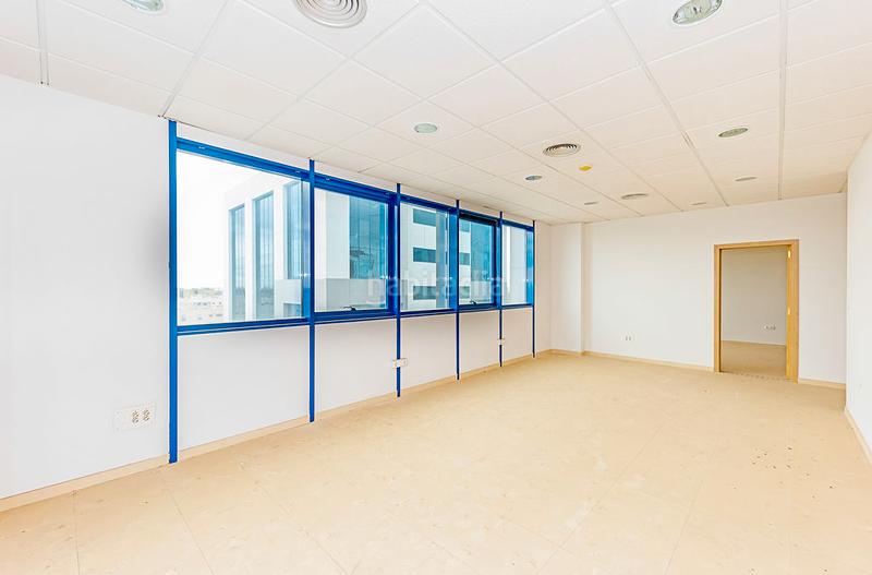 Foto d69fcccf-3c17-4288-9a90-31bcbcd0018d. Büro mit parking in San Jerónimo - La Bachillera Sevilla