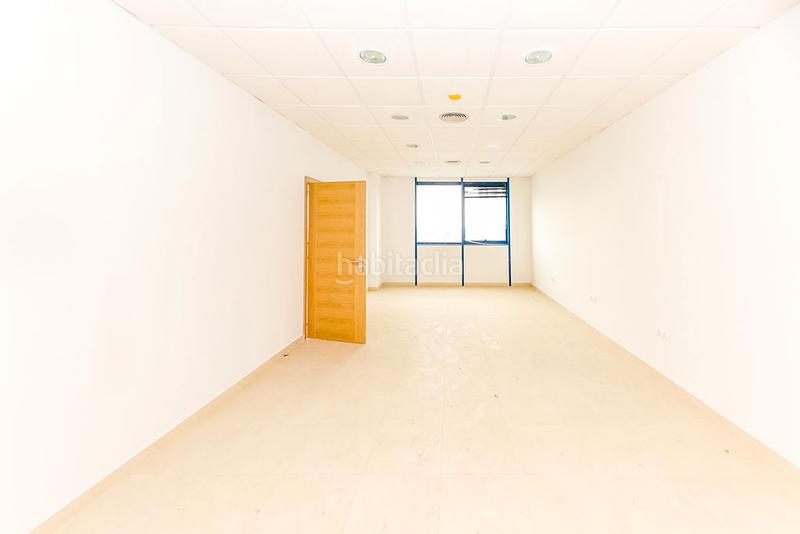 Foto e6907959-6615-4914-a6d4-59212a05eb9b. Büro mit parking in San Jerónimo - La Bachillera Sevilla