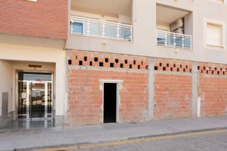 Local commercial  C/ lo león. Solvia inmobiliaria  locales pilar de la horadada