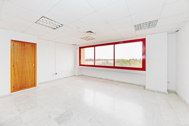 Foto 5baf905e-6396-4b16-be3e-be8cd59976cc. Office space in colores - entreparques Sevilla