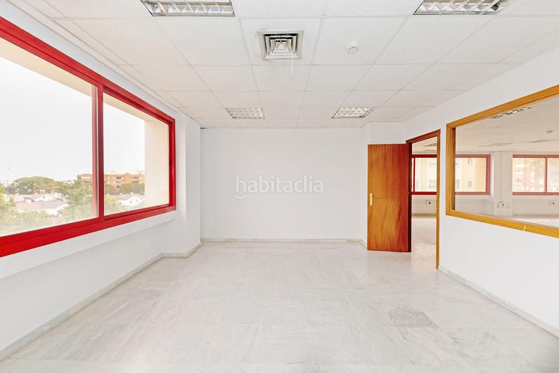 Foto 70de1985-fe60-40d8-b3db-2417eaec7932. Office space in colores - entreparques Sevilla