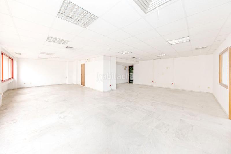 Foto d8e86126-2fd7-4673-bb71-6f99a29f826e. Office space in colores - entreparques Sevilla