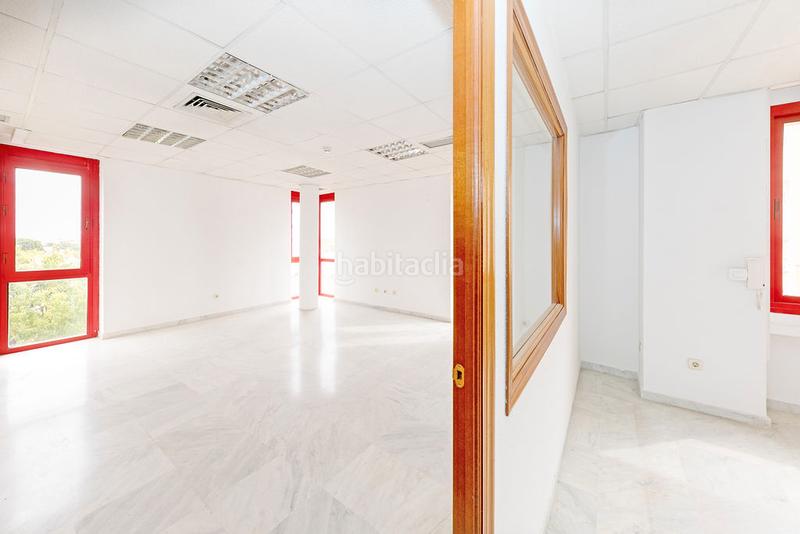 Foto e6576397-4787-4c10-b0a5-bc36f87070b5. Office space in colores - entreparques Sevilla