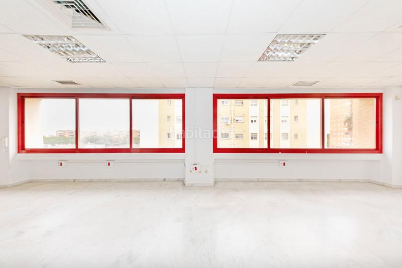 Foto ff0fa4d5-b0ca-4744-9cc8-6c0d75cff8e3. Oficina a colores - entreparques Sevilla