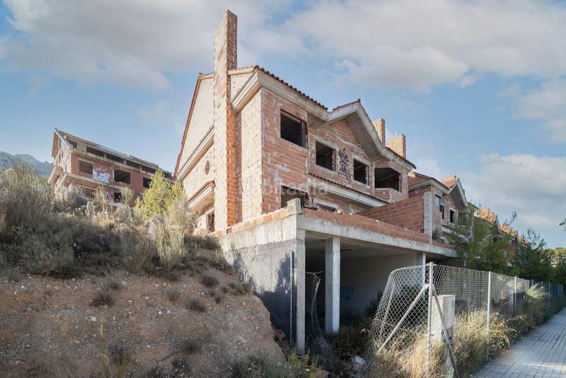 Foto 736b434e-346b-49b2-898a-98b1a05515f6. Edifici a Zona Nord Alcoi