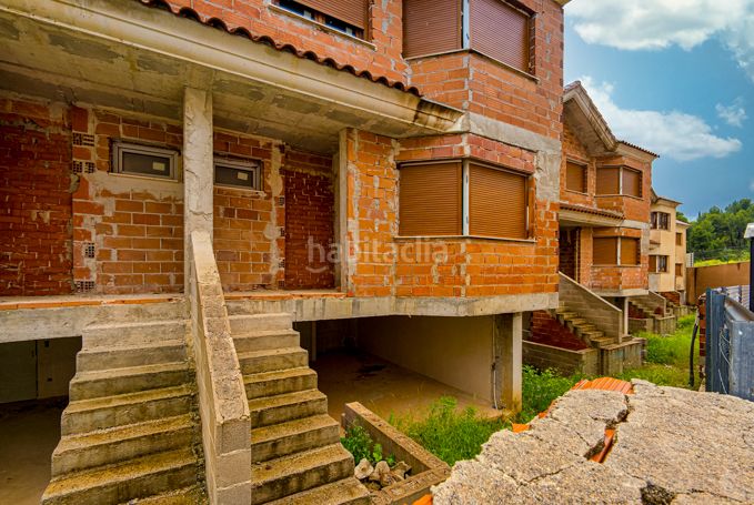 Foto f480bb4a-3602-42ba-a328-e0a8749be1c9. Edifici a Zona Nord Alcoi