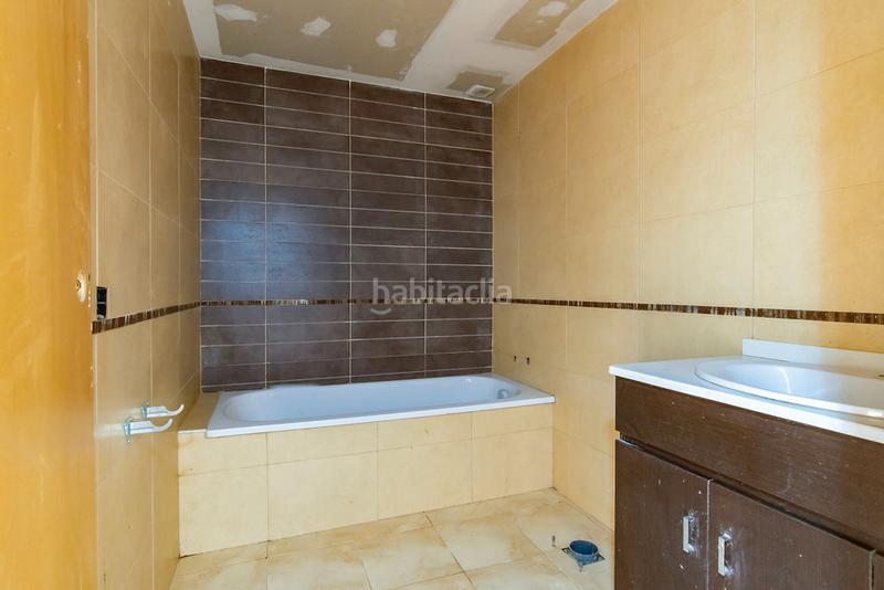 Foto 74f6099f-2115-46f1-9c7b-04666f8bf142. Edificio solvia inmobiliaria en construccion en Almacelles