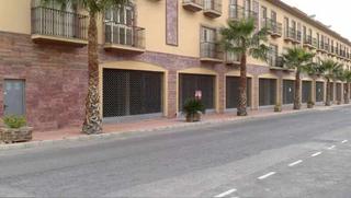 Local commercial  Av 19 de octubre. Solvia inmobiliaria  locales zurgena