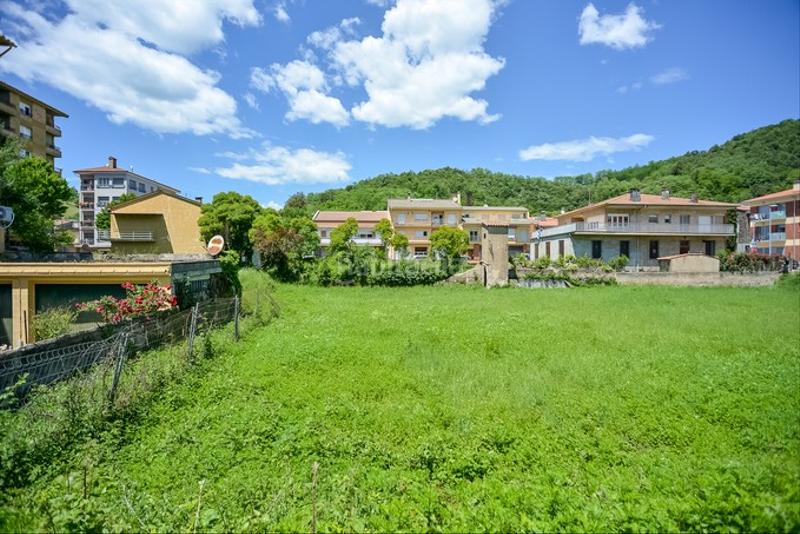 Foto 8808d21b-67aa-4498-849a-e94e0995a3e4. Finca rústica solvia inmobiliaria suelo urbano en Olot