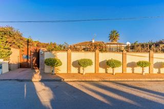 Xalet  C/ hinojo. Solvia inmobiliaria  chalet independiente estepona