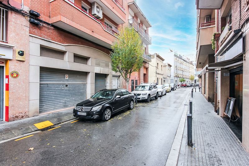 Foto 8fd70239-f454-4a69-9e48-41b56d0e0d3d. Local comercial a Riera Cornellà de Llobregat