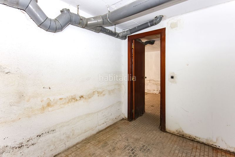 Foto b1202406-6927-4aac-95a0-eb383e7c86ef. Local comercial a Riera Cornellà de Llobregat