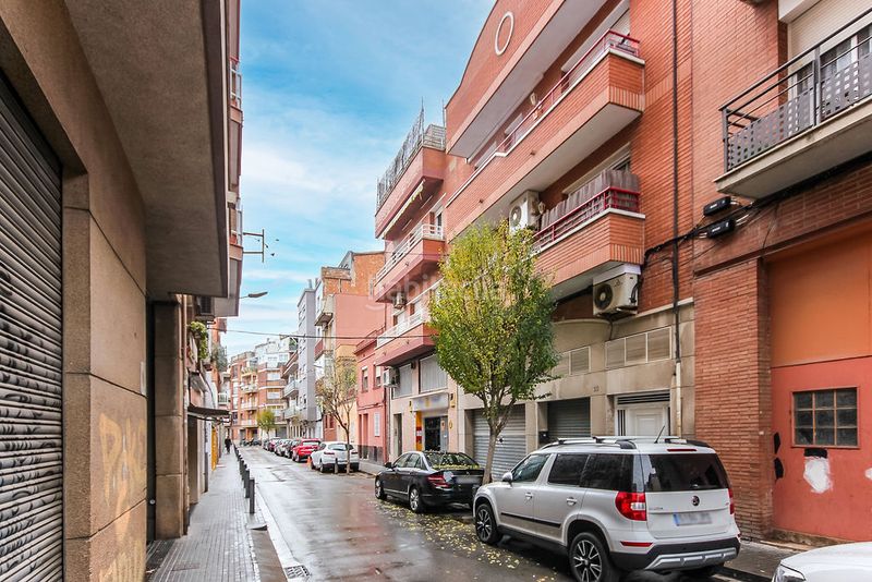 Foto eddac789-75b4-4ffd-bff2-e8dc06e4b729. Local comercial a Riera Cornellà de Llobregat