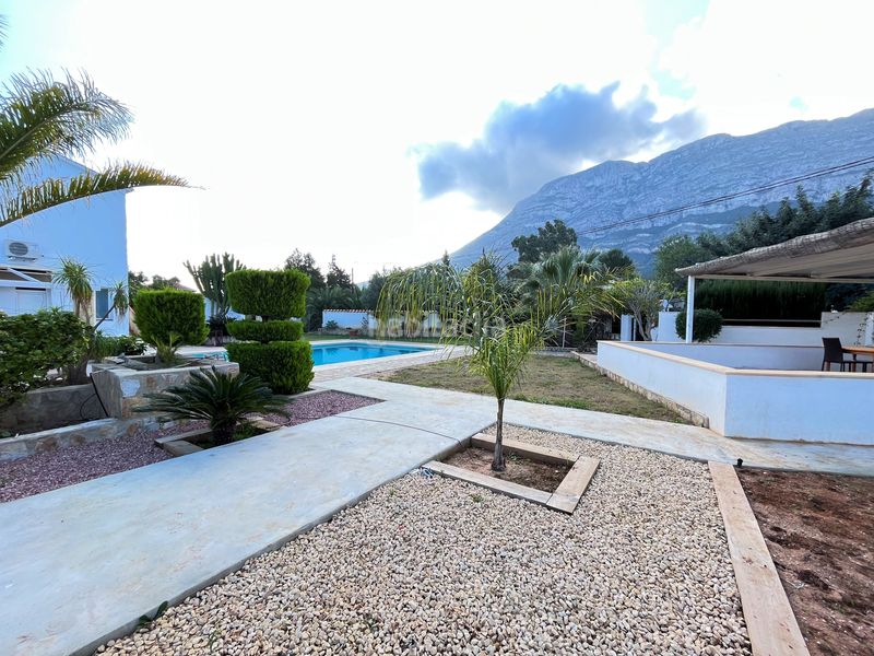 Foto 52747cdf-01af-41e4-96ce-b1111466ffb0. Edifici amb piscina a El Montgó Dénia