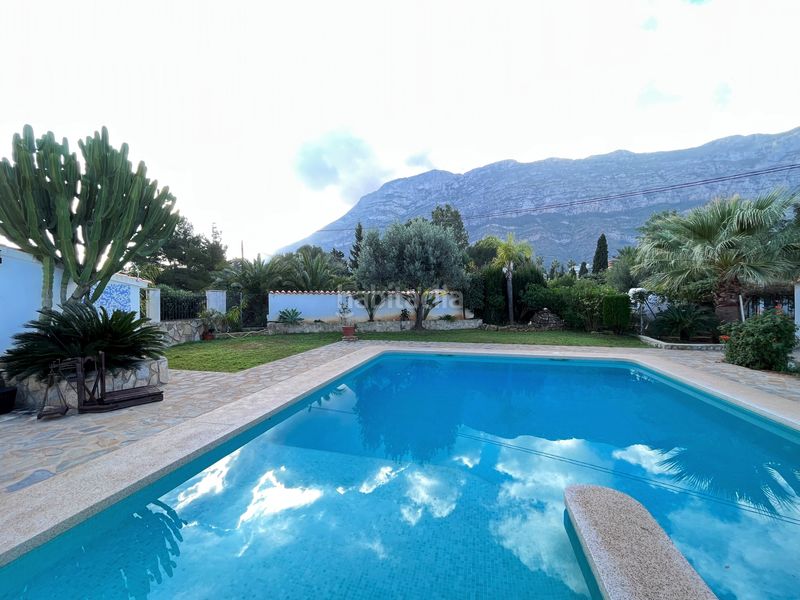 Foto 6e845be6-8b14-415c-9d10-44927742f9f4. Edifici amb piscina a El Montgó Dénia