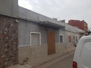 Casa aparellada  C/ 1 de mayo. Solvia inmobiliaria  chalet adosado carlet
