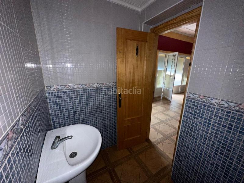 Foto f007e697-ad93-494b-ab8b-293e71c4ede2. Locale commerciale in Centro Elda