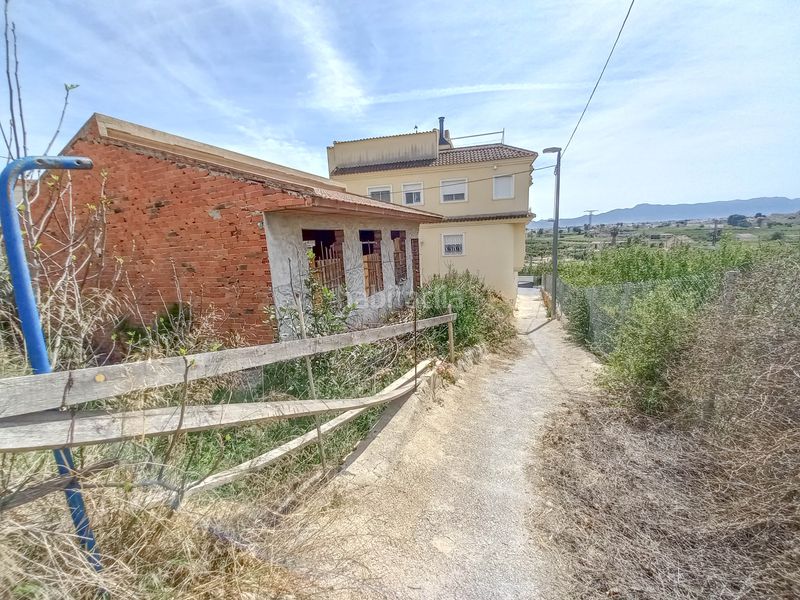 Foto ee5ac25f-ba03-4f38-9edf-b2ce6eb9d8e6. Finca rústica solvia inmobiliaria terreno con edificación en Murcia