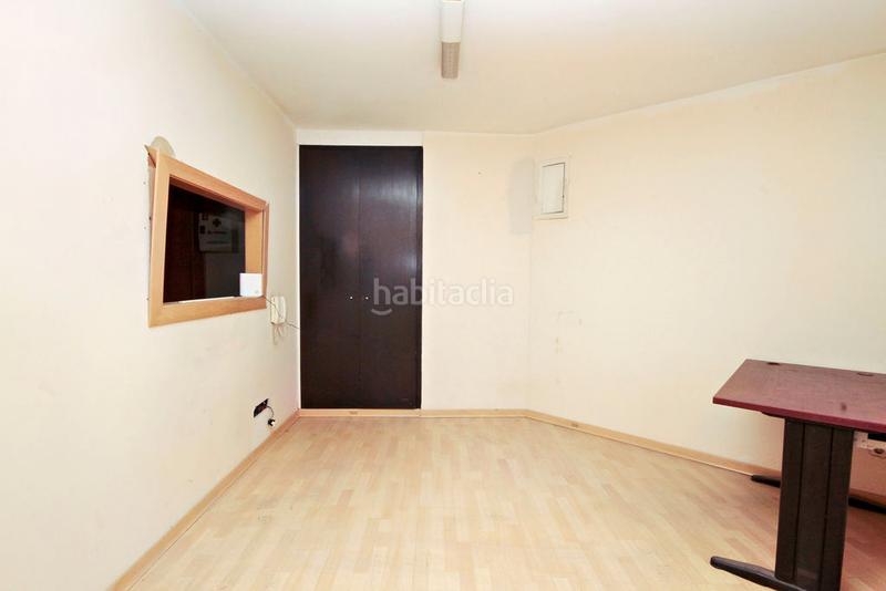 Foto 1a09eed3-da84-4910-8728-d449e29f97d7. Local comercial a Centre Esplugues de Llobregat