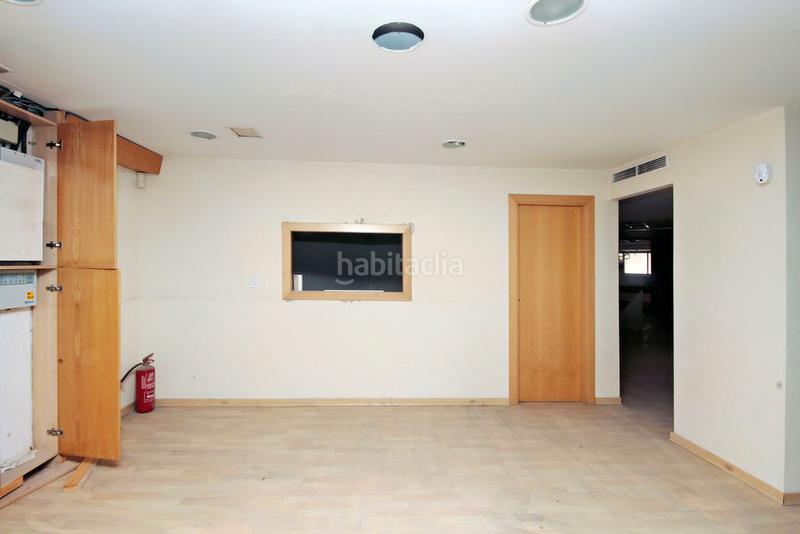 Foto c7684653-45ed-43d1-bb53-15eead50ff51. Local comercial a Centre Esplugues de Llobregat