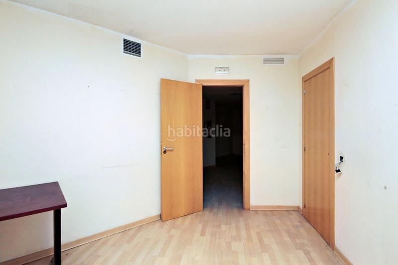 Foto d9b5960d-c98b-4e46-ae7f-491f25f0fa99. Local comercial a Centre Esplugues de Llobregat