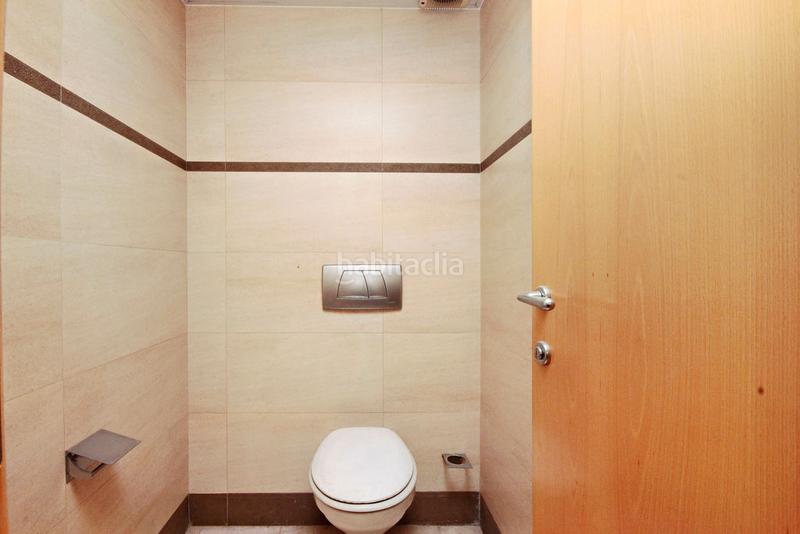 Foto de429687-047d-4179-863f-d610f5c949f3. Local comercial a Centre Esplugues de Llobregat