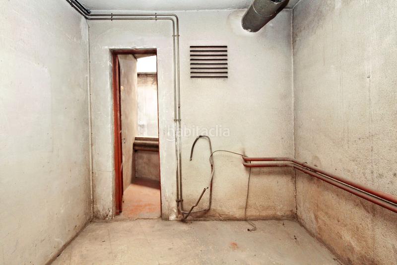 Foto f636a079-e3b3-42d7-8682-384a67e3f94f. Local comercial a Centre Esplugues de Llobregat