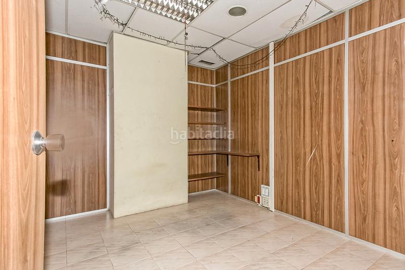 Foto c06af7f3-3e19-4b97-b32b-bda6961231dc. Business premise in Horta Barcelona