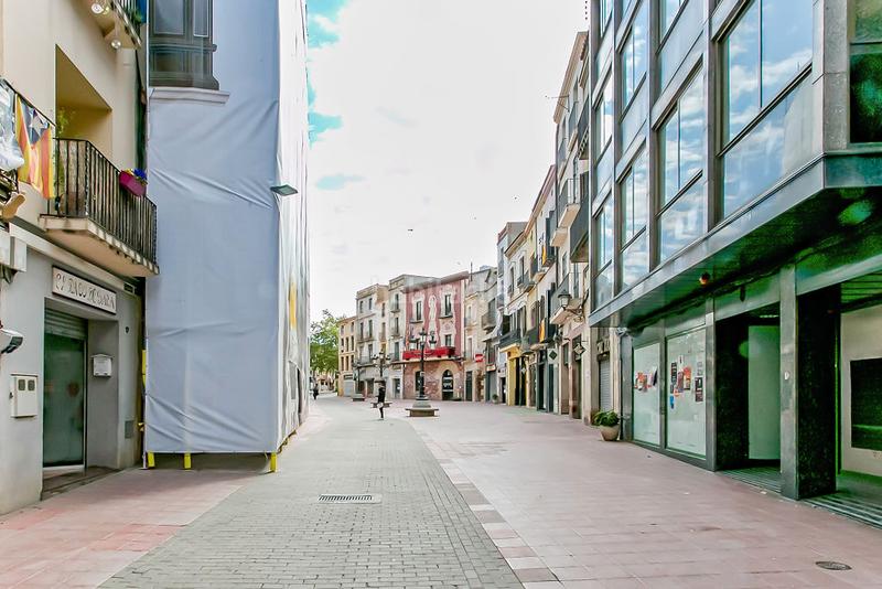 Foto b3fb52bc-07e7-4b81-9eec-017ce1c86ba1. Location local commercial dans Martorell