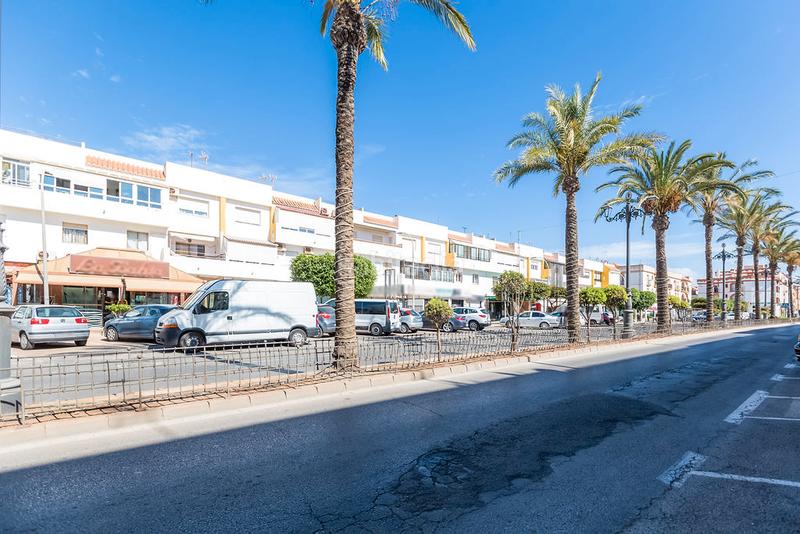 Foto 2a351d24-cf4d-4387-b16e-4b4b9d6e043a. Alquiler local comercial solvia inmobiliaria locales en Roquetas de Mar