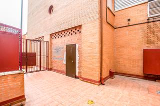 Location Local commercial  C/ los sauces. Solvia inmobiliaria  locales daganzo de arriba