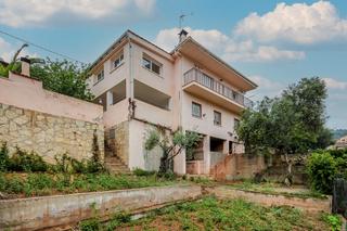 Chalet  Calle ginesta. Solvia inmobiliaria  chalet independiente corbera de llobregat