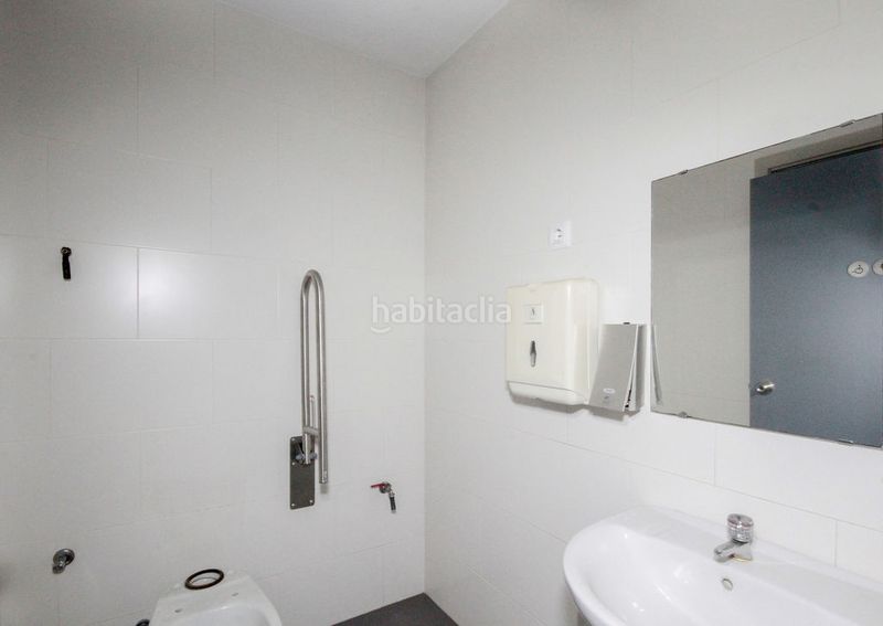 Foto 180f67d0-f03c-4e8c-a408-58ee8e41e069. Local comercial a Sant Antoni Barcelona