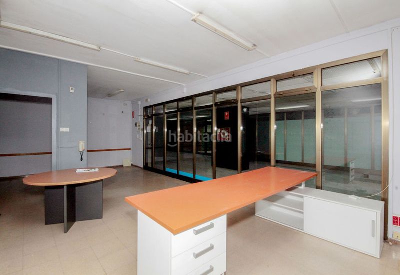 Foto 3d86a567-9820-4d42-8204-c66bf95e99a2. Local comercial a Sant Antoni Barcelona