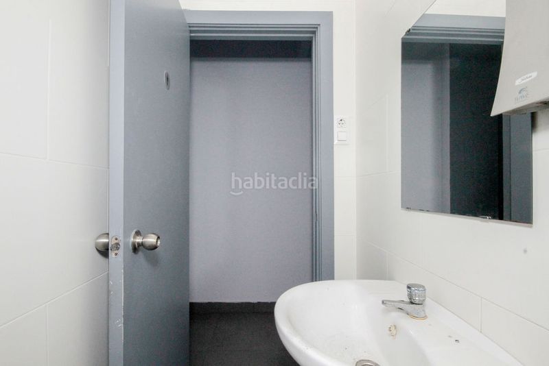Foto 403e910f-9cee-4ad0-b4fc-06ba56c0fb0f. Local comercial a Sant Antoni Barcelona