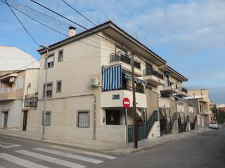 Casa aparellada  C/ escuelas. Solvia inmobiliaria  chalet adosado alberca de las torres