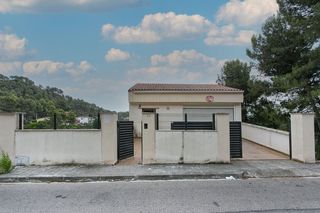 Chalet  C/ priorat. Solvia inmobiliaria  chalet independiente castellgalí