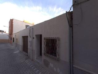 Casa aparellada  C/ casemiro. Solvia inmobiliaria  chalet adosado almería