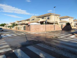 Casa aparellada  C/ rafael alberti. Solvia inmobiliaria  chalet adosado san javier